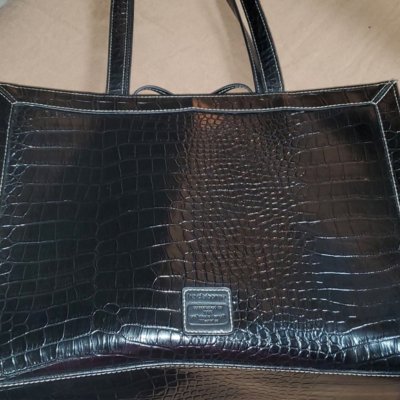 ***Woman's purse - Picture 1 of 5
